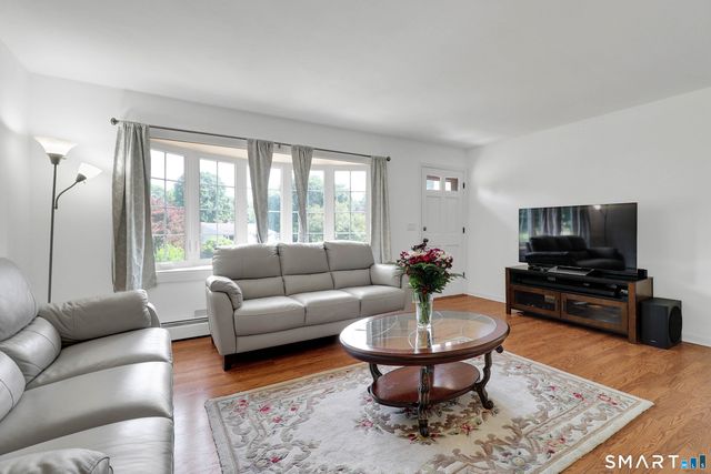 4 Cherry Heights Terrace, Newtown, CT 06482