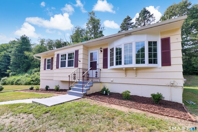 4 Cherry Heights Terrace, Newtown, CT 06482