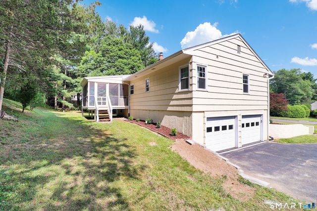 4 Cherry Heights Terrace, Newtown, CT 06482