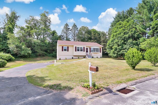4 Cherry Heights Terrace, Newtown, CT 06482