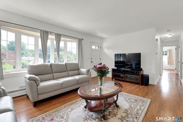 4 Cherry Heights Terrace, Newtown, CT 06482