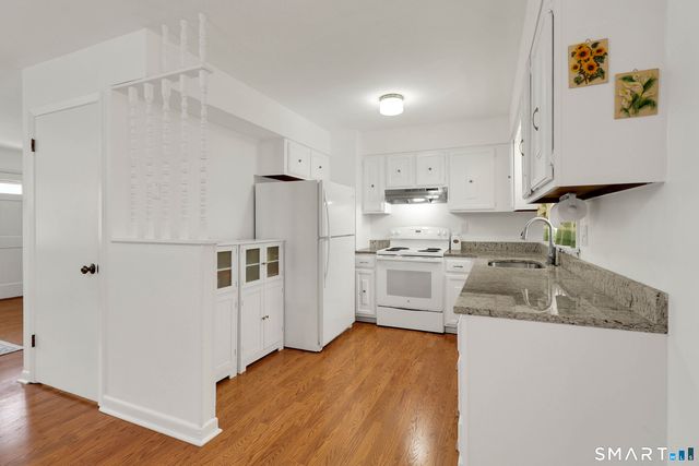 4 Cherry Heights Terrace, Newtown, CT 06482