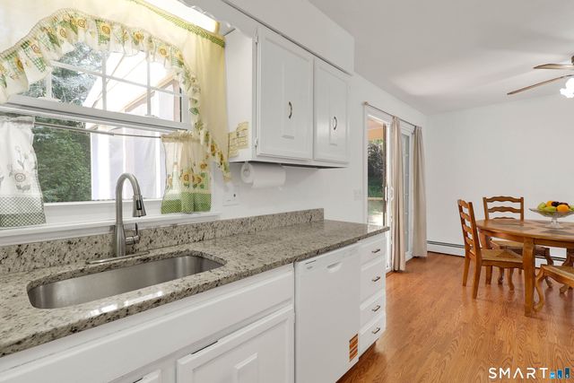 4 Cherry Heights Terrace, Newtown, CT 06482