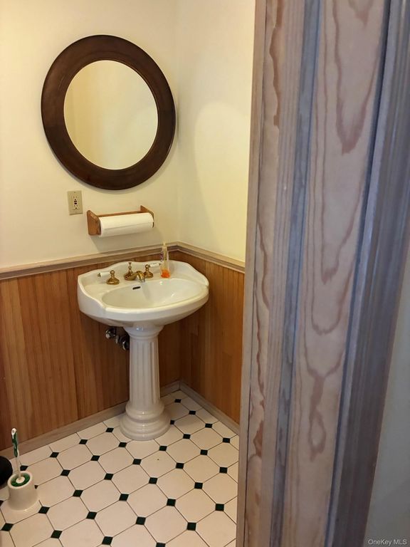 463 Montauk Highway, West Islip, NY 11795 — photo 5