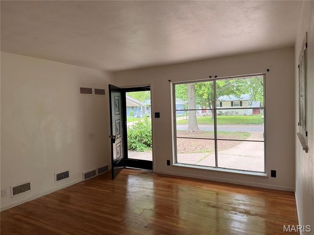10436 Durness Drive, St Louis, MO 63137
