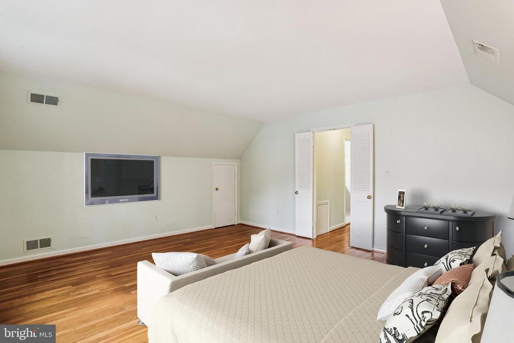 11701 HITCHING POST LN, North Bethesda, MD 20852