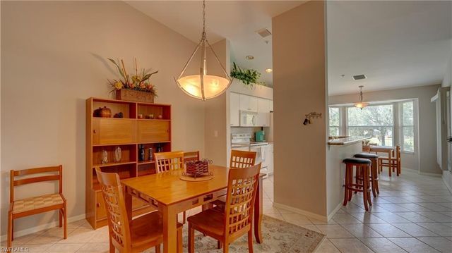 8083 Queen Palm LN 424, Fort Myers, FL 33966