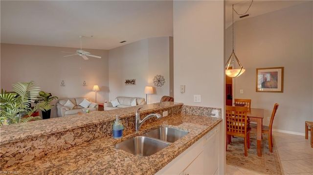 8083 Queen Palm LN 424, Fort Myers, FL 33966