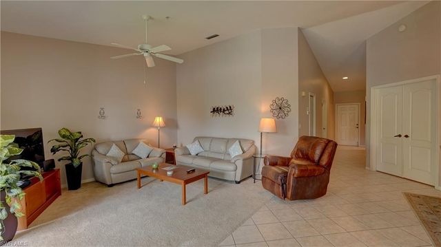8083 Queen Palm LN 424, Fort Myers, FL 33966