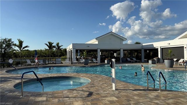 8083 Queen Palm LN 424, Fort Myers, FL 33966