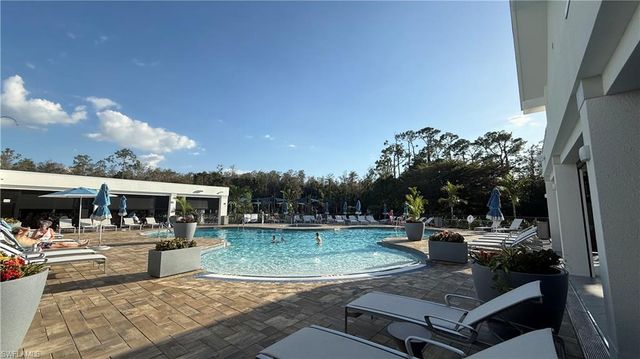 8083 Queen Palm LN 424, Fort Myers, FL 33966