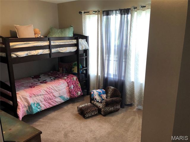 805 Valley Pine Drive, Fenton, MO 63026