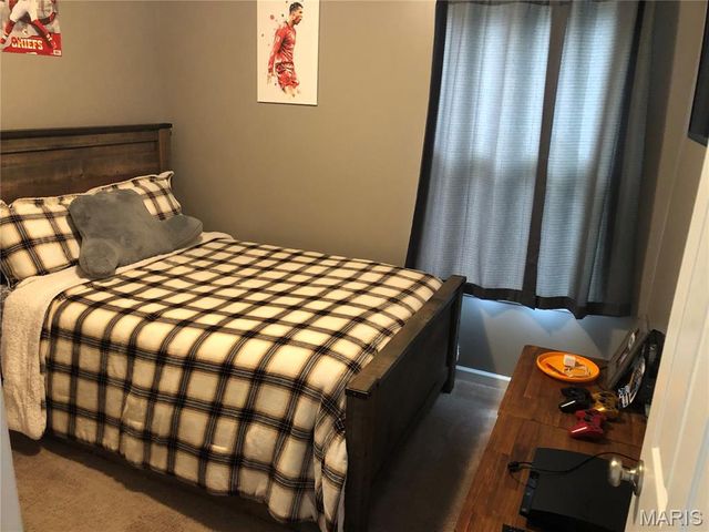 805 Valley Pine Drive, Fenton, MO 63026