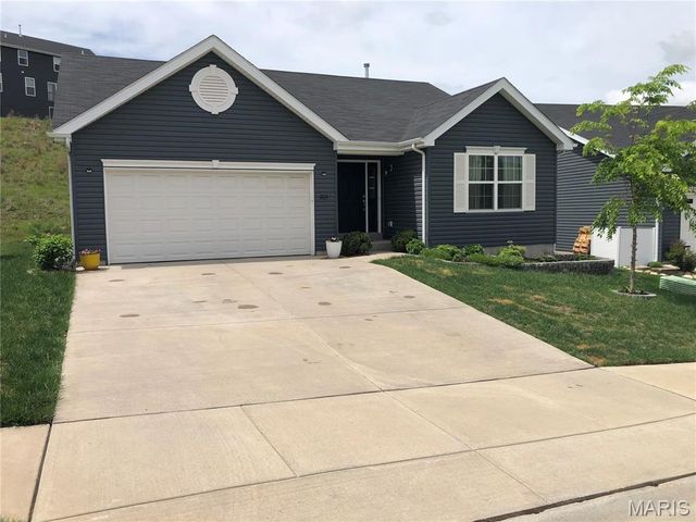 805 Valley Pine Drive, Fenton, MO 63026