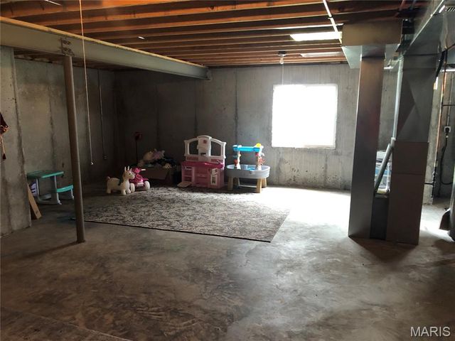 805 Valley Pine Drive, Fenton, MO 63026