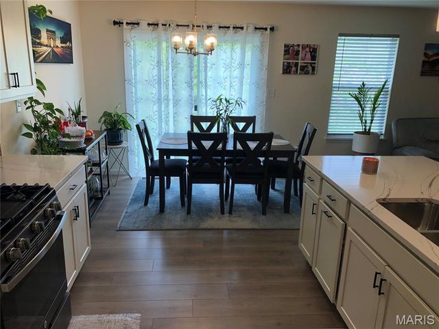 805 Valley Pine Drive, Fenton, MO 63026