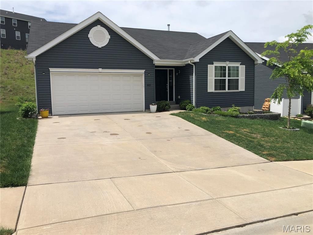 805 Valley Pine Drive, Fenton, MO 63026