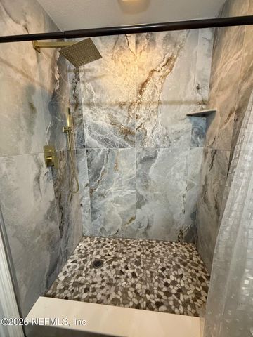 1042 JAMAICA Road E, Jacksonville, FL 32216