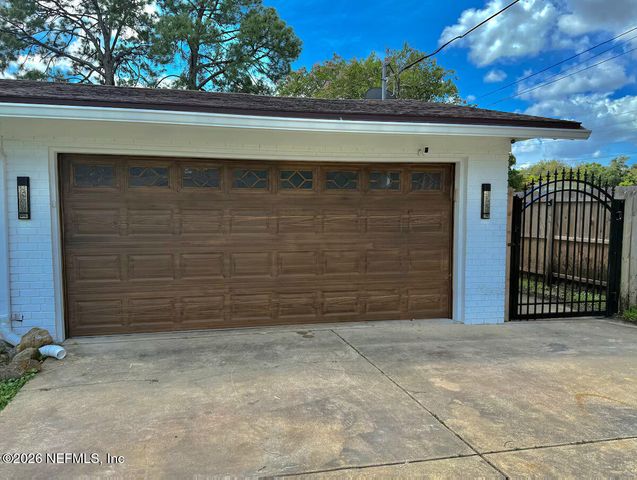 1042 JAMAICA Road E, Jacksonville, FL 32216