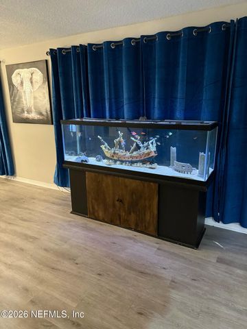 1042 JAMAICA Road E, Jacksonville, FL 32216