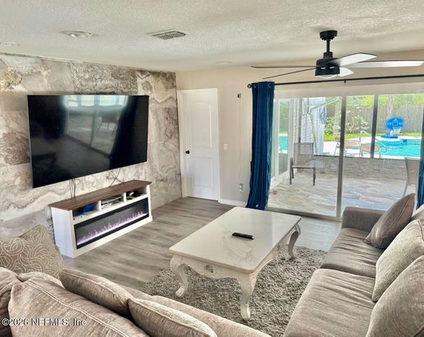 1042 JAMAICA Road E, Jacksonville, FL 32216