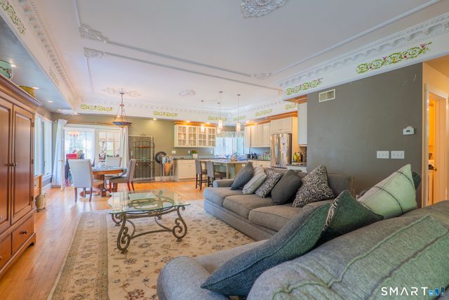 34 West Street, Newtown, CT 06470