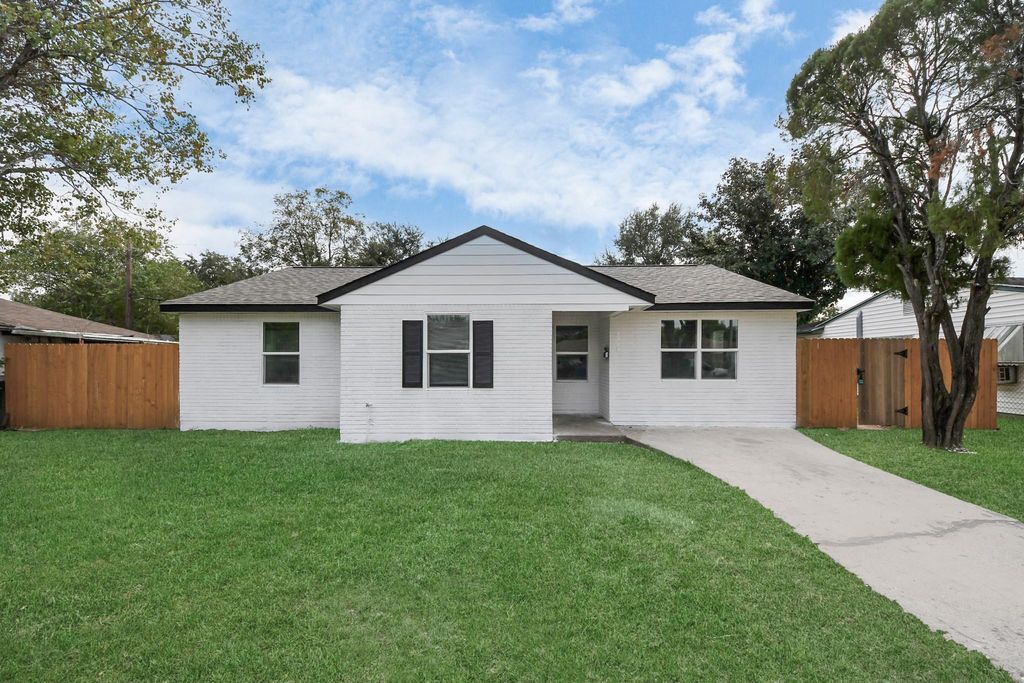 4842 Larkspur Street, Houston, TX 77033