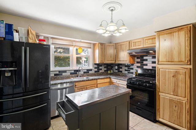 121 DOBBS AVE, Bellmawr, NJ 08031