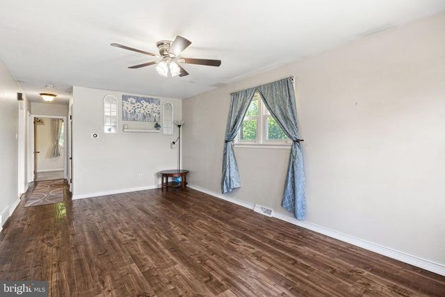 121 DOBBS AVE, Bellmawr, NJ 08031