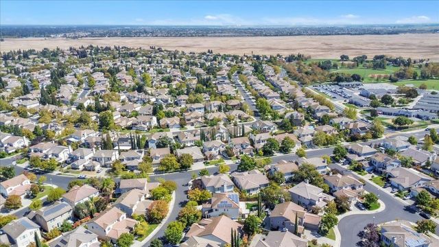 2612 Lark Sparrow Way, Elk Grove, CA 95757