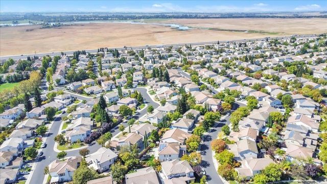 2612 Lark Sparrow Way, Elk Grove, CA 95757