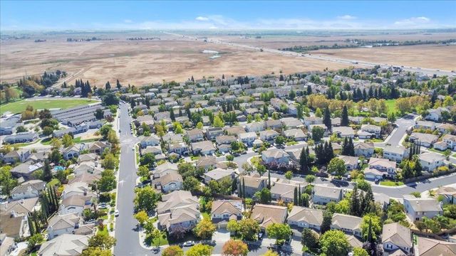 2612 Lark Sparrow Way, Elk Grove, CA 95757