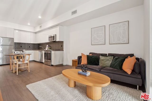 3640 Wilshire Boulevard 237, Los Angeles, CA 90010
