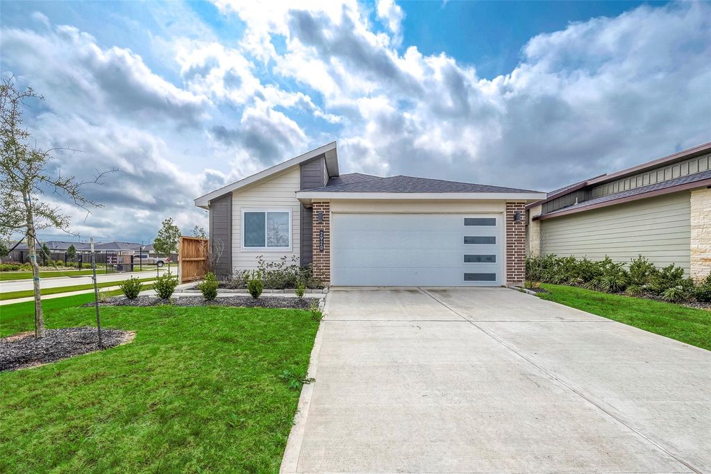 2920 Gunnersbury Drive, Houston, TX 77047