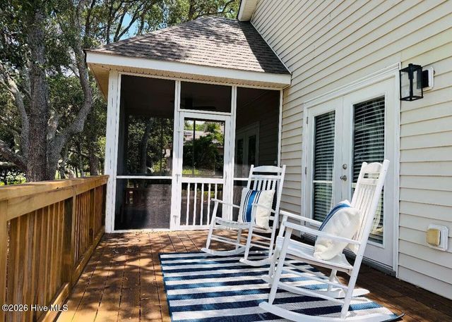 102 Oceangreens Lane, Oak Island, NC 28465