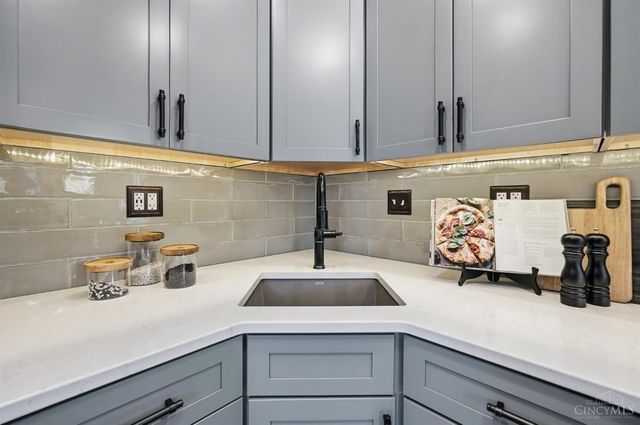 6649 Bantry Avenue, Cincinnati, OH 45213