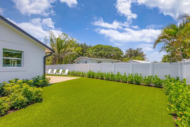 204 W Whitney Drive, Jupiter, FL 33458
