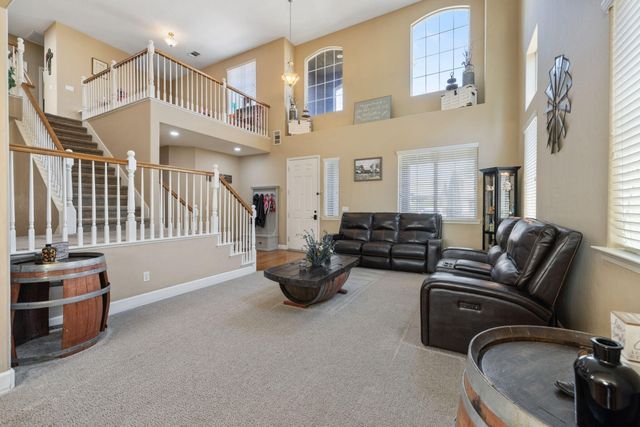 303 E Elkhorn Avenue, Visalia, CA 93277