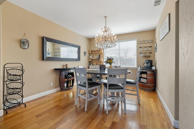 303 E Elkhorn Avenue, Visalia, CA 93277