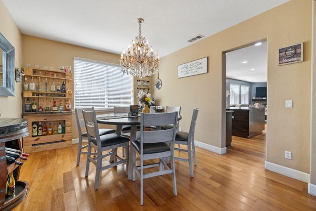 303 E Elkhorn Avenue, Visalia, CA 93277