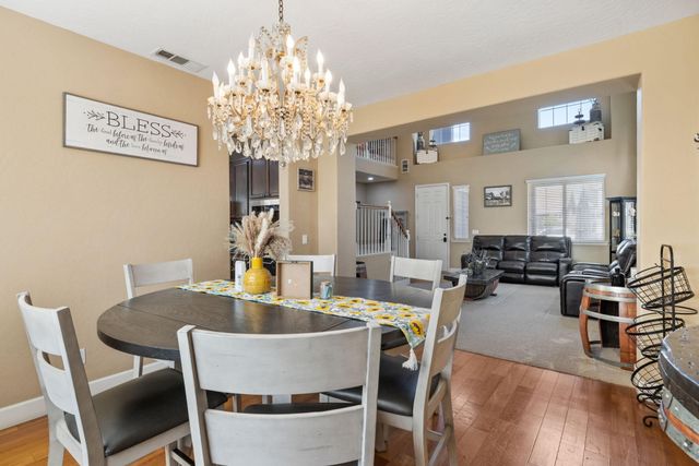 303 E Elkhorn Avenue, Visalia, CA 93277