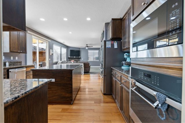 303 E Elkhorn Avenue, Visalia, CA 93277