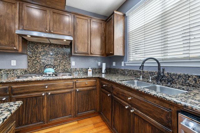 303 E Elkhorn Avenue, Visalia, CA 93277