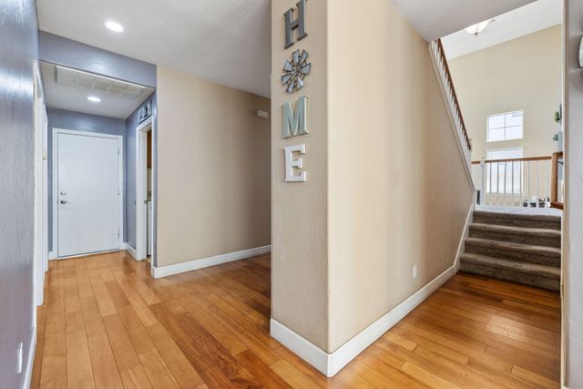 303 E Elkhorn Avenue, Visalia, CA 93277