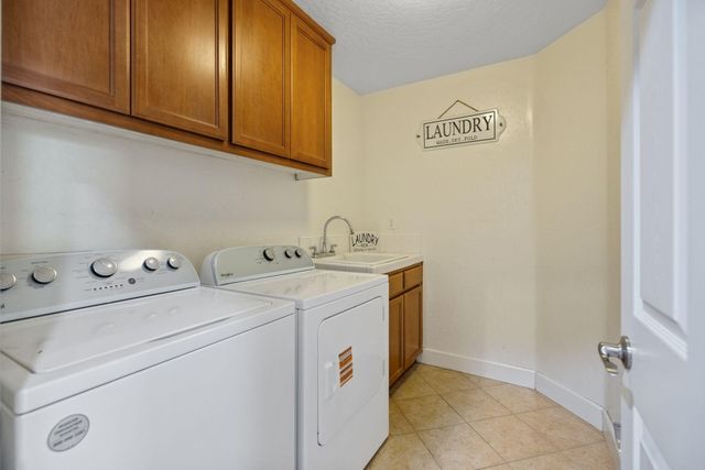 303 E Elkhorn Avenue, Visalia, CA 93277