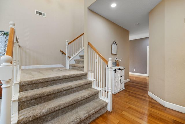 303 E Elkhorn Avenue, Visalia, CA 93277