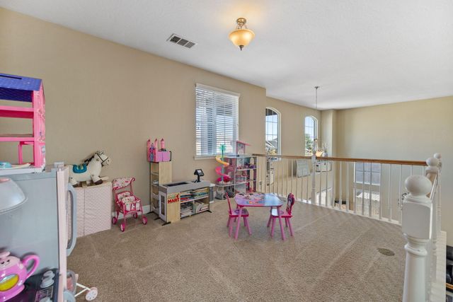 303 E Elkhorn Avenue, Visalia, CA 93277