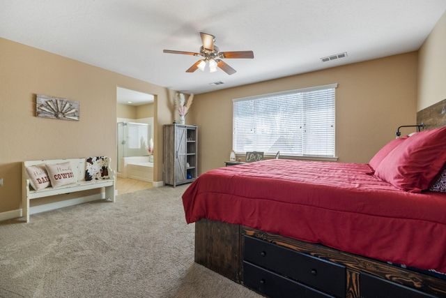 303 E Elkhorn Avenue, Visalia, CA 93277