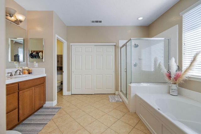 303 E Elkhorn Avenue, Visalia, CA 93277