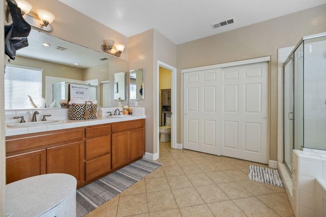 303 E Elkhorn Avenue, Visalia, CA 93277